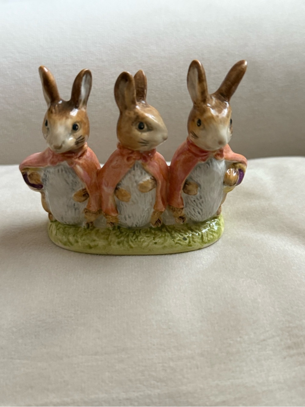 Beatrix Potter Beswick England Flopsy Mopsy & Cottontail Figurine - Pink Jackets